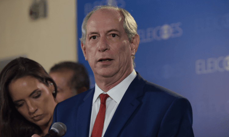 Ciro Gomes manda prender apoiador ao confundir gesto com símbolo do CV; veja vídeo