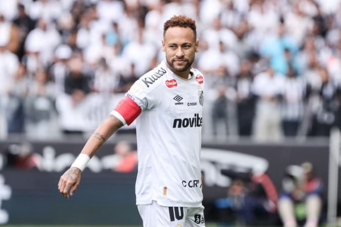 Neymar tem atuação discreta e vê Santos ser atropelado pelo Coritiba antes de convocação