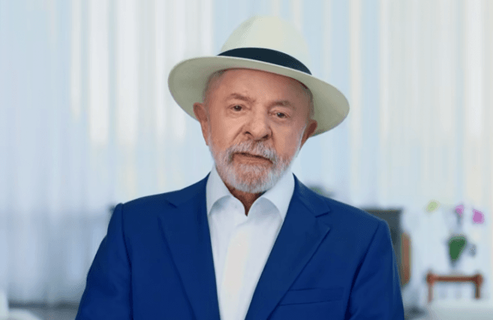 ‘Aqui não tem dinheiro do Vorcaro’, diz Lula em visita a hospital