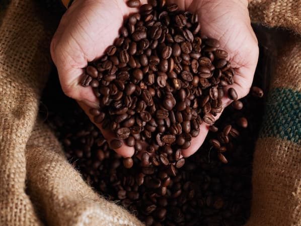 Ministério da Agricultura apreende no 2,4 toneladas de café impróprio para consumo no RJ