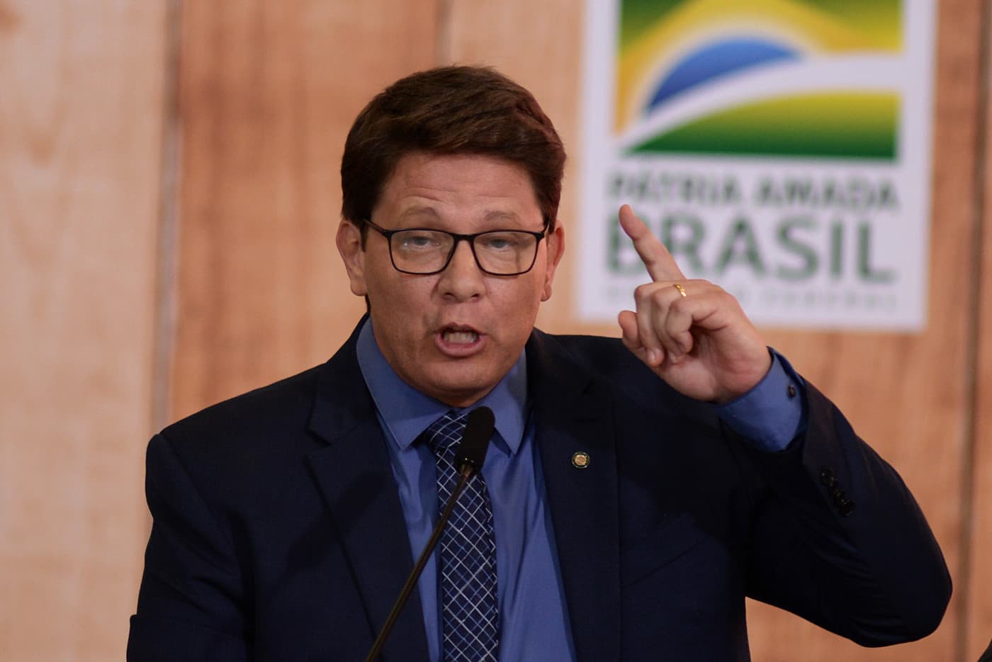 Mario Frias volta atrás e admite financiamento de Vorcaro em filme de Bolsonaro