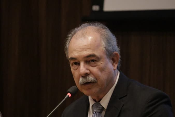 Mercadante diz que casos como o do Banco Master têm impacto relevante sobre a Selic